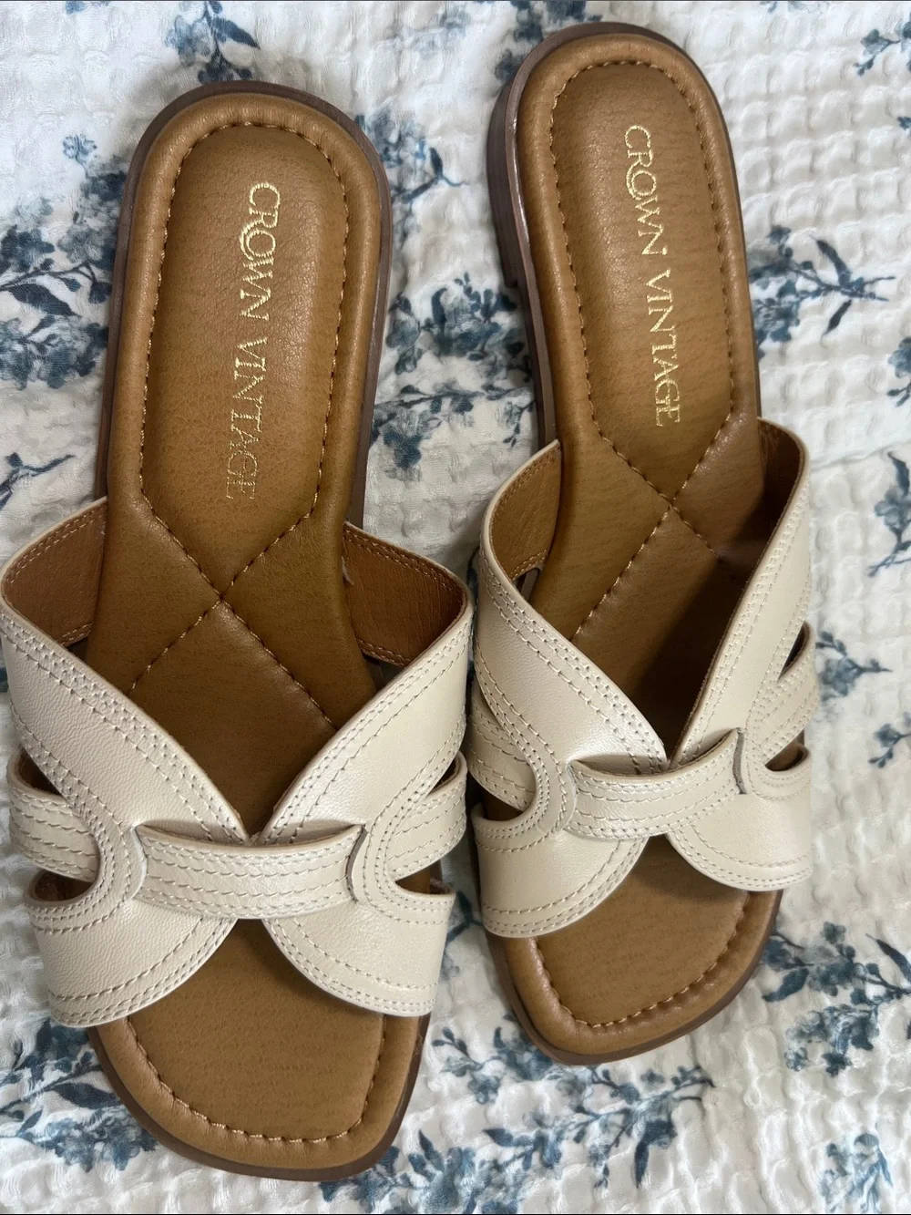 Crown Vintage Women's Cream Slide Sandals with Brown Footbed NWOT